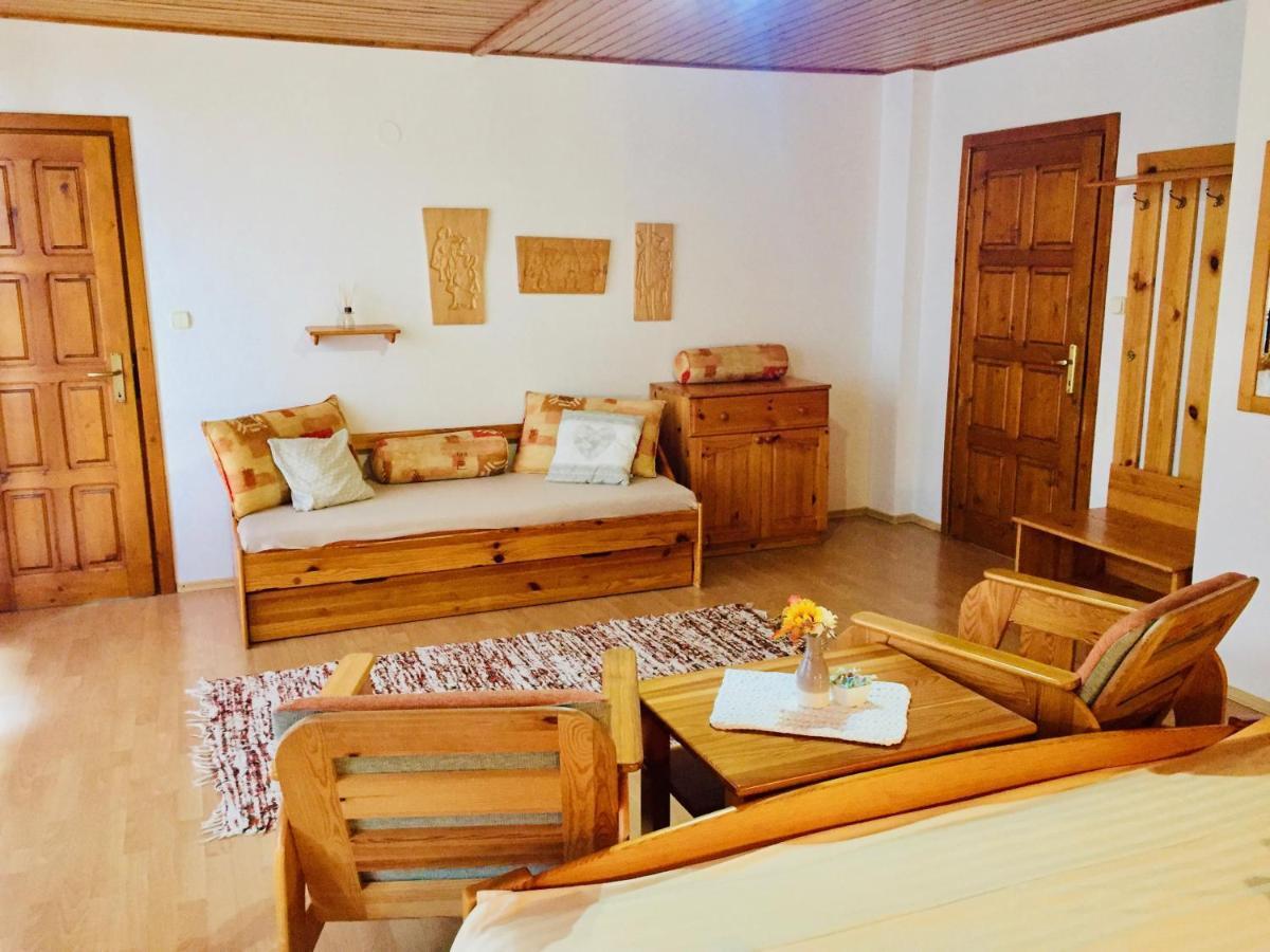 Privat Majo Hotell Liptovský Mikuláš Exteriör bild